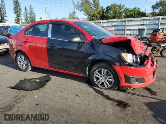2015 Chevrolet Sonic LT z VIN 1G1JC5SH3F4176465, wystawiony jako Copart lot #50882295 z przebiegiem 76 029 mil mil oraz Szkody całkowita. Historia ofert i sprzedaży dostępna na DreamBid. Obrazek 4.