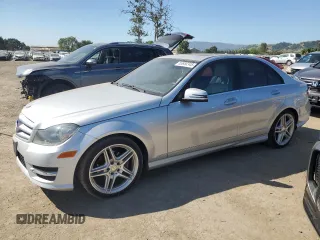 2013 Mercedes-Benz C 250 Sport z VIN WDDGF4HB4DA878790, wystawiony jako Copart lot #55658345 z przebiegiem 63 050 mil mil oraz Szkoda całkowita • Salvage title. Historia ofert i sprzedaży dostępna na DreamBid. Obrazek 1.
