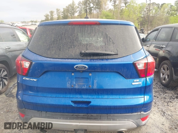 2019 Ford Escape SE z VIN 1FMCU9GD5KUA06575, wystawiony jako IAAI lot #41942726 z przebiegiem 85 290 mil mil oraz . Historia ofert i sprzedaży dostępna na DreamBid. Obrazek 16.
