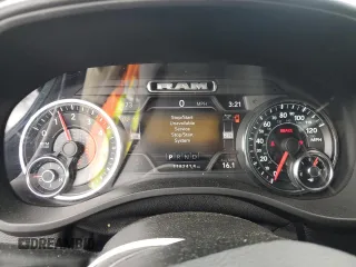 2021 Ram 1500 Big Horn z VIN 1C6SRFFT5MN695160, wystawiony jako Copart lot #54244825 z przebiegiem 118 241 mil mil oraz Szkoda całkowita • Salvage title. Historia ofert i sprzedaży dostępna na DreamBid. Obrazek 9.