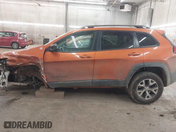 2015 Jeep Cherokee Trailhawk with VIN 1C4PJMBS5FW524462, listed as a IAAI auction lot 41774347 with 107,592 mi miles. Bid and sale history available at carsss.com. Image 15.