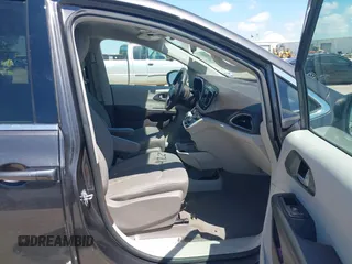 2020 Chrysler Voyager LX z VIN 2C4RC1CG2LR131258, wystawiony jako IAAI lot #42237185 z przebiegiem 138 945 mil mil oraz . Historia ofert i sprzedaży dostępna na DreamBid. Obrazek 5.