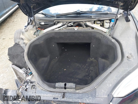 2014 Tesla Model S 60 with VIN 5YJSA1H15EFP43884, listed as a IAAI auction lot 41993180 with 78,305 mi miles and . Bid and sale history available at DreamBid. Image 10.