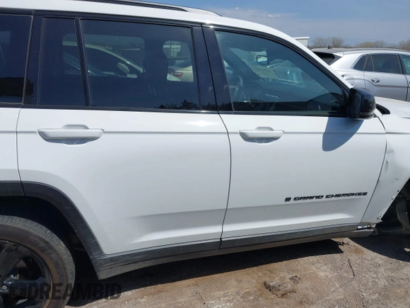 2023 Jeep Grand Cherokee Laredo z VIN 1C4RJHAG2PC538934, wystawiony jako IAAI lot #41902861 z przebiegiem 31 664 mil mil oraz . Historia ofert i sprzedaży dostępna na DreamBid. Obrazek 14.