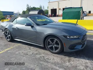 2024 Ford Mustang EcoBoost z VIN 1FAGP8UH4R5126358, wystawiony jako IAAI lot #42652196 z przebiegiem 26 873 mil mil oraz . Historia ofert i sprzedaży dostępna na DreamBid. Obrazek 1.