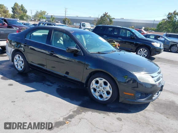 2010 Ford Fusion SE z VIN 3FAHP0HA2AR131918, wystawiony jako IAAI lot #42678902 z przebiegiem 180 828 mil mil oraz . Historia ofert i sprzedaży dostępna na DreamBid. Obrazek 1.