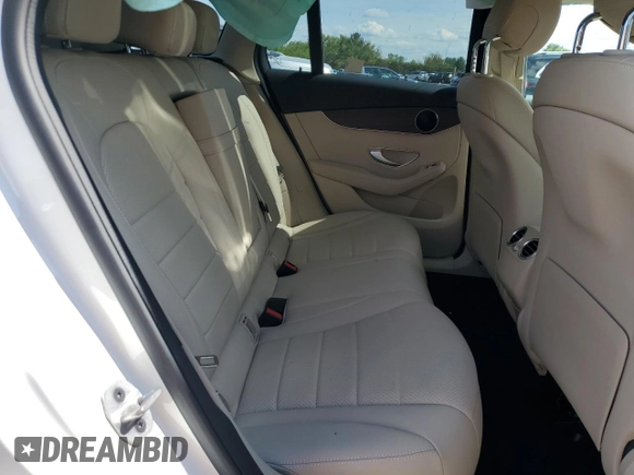 2022 Mercedes-Benz GLC 300 z VIN W1N0G8EB8NV395178, wystawiony jako Copart lot #55871945 z przebiegiem 12 210 mil mil oraz Szkoda całkowita • Salvage title. Historia ofert i sprzedaży dostępna na DreamBid. Obrazek 11.