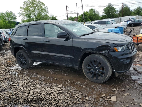 2017 Jeep Grand Cherokee Altitude z VIN 1C4RJFAG4HC863011, wystawiony jako Copart lot #55842965 z przebiegiem Nie podano mil oraz Szkody całkowita. Historia ofert i sprzedaży dostępna na DreamBid. Obrazek 4.