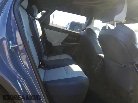 2023 Subaru Solterra Premium z VIN JTMABABA5PA019352, wystawiony jako Copart lot #43404604 z przebiegiem 9 903 mil mil oraz . Historia ofert i sprzedaży dostępna na DreamBid. Obrazek 10.
