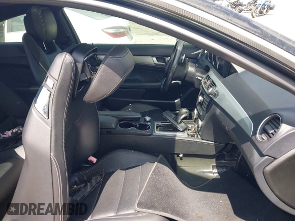 2013 Mercedes-Benz C 250 с VIN WDDGJ4HB4DF960262, выставлен на аукционе IAAI как лот 42769489 с пробегом 164 315 миль миль и . История ставок и продаж доступна на DreamBid. Изображение 5.