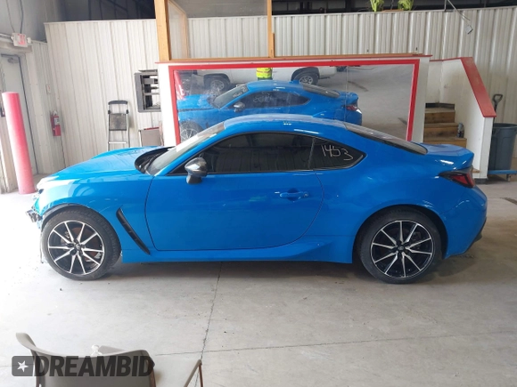 2022 Toyota 86 z VIN JF1ZNBC11N8756315, wystawiony jako IAAI lot #41431453 z przebiegiem 30 560 mil mil oraz . Historia ofert i sprzedaży dostępna na DreamBid. Obrazek 14.
