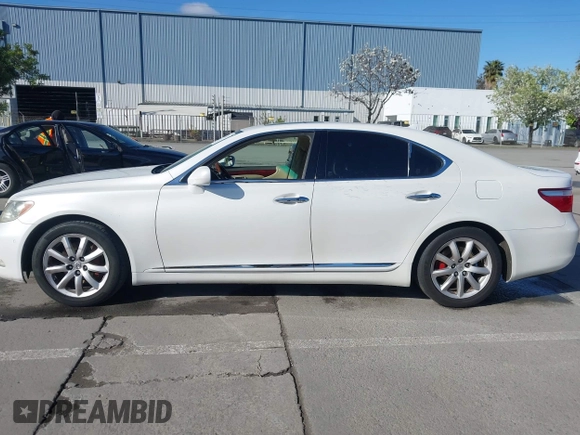 2007 Lexus LS 460 with VIN JTHBL46F575047233, listed as a IAAI auction lot 41933117 with Not Provided miles. Bid and sale history available at carsss.com. Image 13.