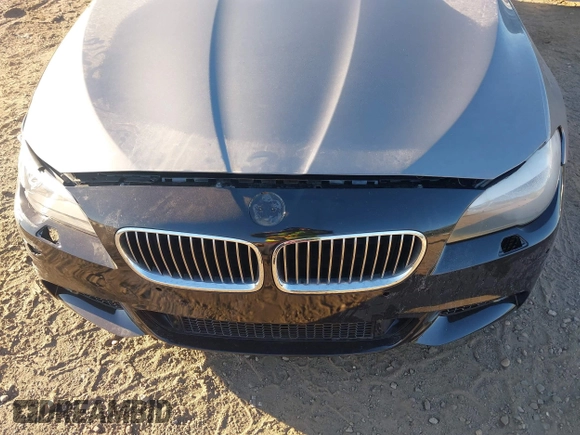 2013 BMW 5 Series 528i xDrive with VIN WBAXH5C5XDD112537, listed as a IAAI auction lot 40585977 with 999,999 mi miles. Bid and sale history available at carsss.com. Image 6.