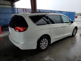 2017 Chrysler Pacifica Touring L z VIN 2C4RC1BG0HR642766, wystawiony jako Copart lot #56853675 z przebiegiem 142 174 mil mil oraz Czysty tytuł • Clean title. Historia ofert i sprzedaży dostępna na DreamBid. Obrazek 3.