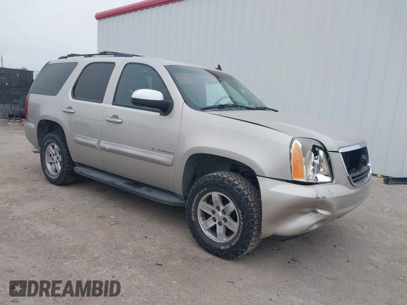2008 GMC Yukon SLT w/4SB with VIN 1GKFC13J18R174960, listed as a IAAI auction lot 41382763 with 184,456 mi miles. Bid and sale history available at carsss.com. Image 1.