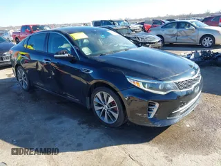 2017 Kia Optima SX z VIN 5XXGW4L2XHG145607, wystawiony jako IAAI lot #41681089 z przebiegiem 130 972 mil mil oraz . Historia ofert i sprzedaży dostępna na DreamBid. Obrazek 1.