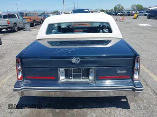 1986 Cadillac DeVille z VIN 1G6CD4783G4204155, wystawiony jako IAAI lot #42229194 z przebiegiem 131 360 mil mil oraz . Historia ofert i sprzedaży dostępna na DreamBid. Obrazek 16.