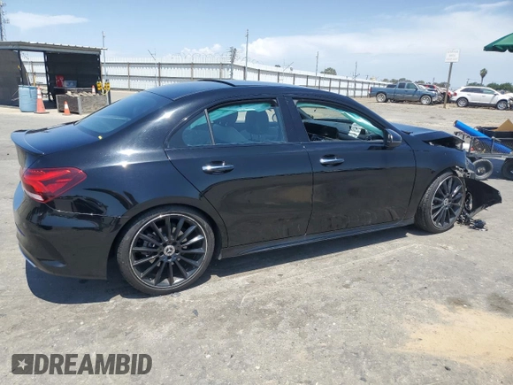 2019 Mercedes-Benz A 220 z VIN WDD3G4EB3KW019870, wystawiony jako Copart lot #59726595 z przebiegiem 73 402 mil mil oraz Szkoda całkowita • Salvage title. Historia ofert i sprzedaży dostępna na DreamBid. Obrazek 3.
