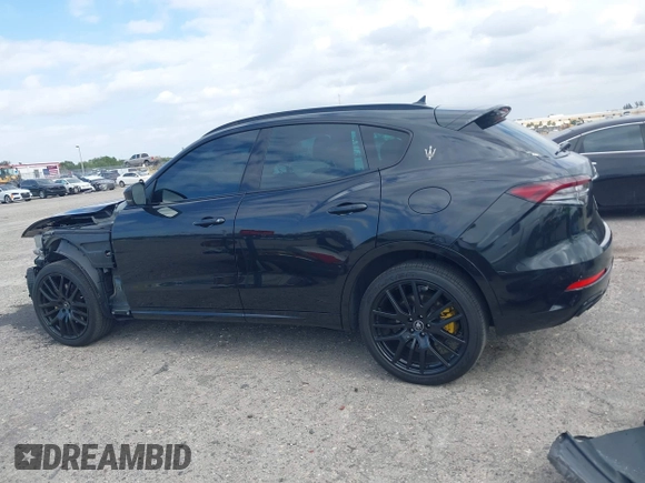 2022 Maserati Levante GT with VIN ZN661XUA3NX402773, listed as a IAAI auction lot 41911976 with 30,719 mi miles. Bid and sale history available at carsss.com. Image 14.