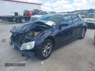 2015 Chrysler 300 Limited z VIN 2C3CCAAG6FH931679, wystawiony jako IAAI lot #42205179 z przebiegiem 209 208 mil mil oraz . Historia ofert i sprzedaży dostępna na DreamBid. Obrazek 2.