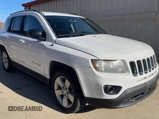 2016 Jeep Compass Sport SE z VIN 1C4NJCBA3GD568160, wystawiony jako Copart lot #85897464 z przebiegiem 174 378 mil mil oraz Czysty tytuł • Clean title. Historia ofert i sprzedaży dostępna na DreamBid. Obrazek 1.