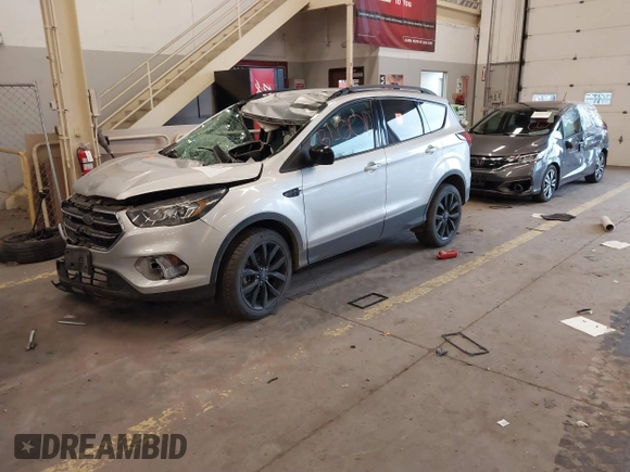 2019 Ford Escape SE z VIN 1FMCU9GD4KUB06392, wystawiony jako IAAI lot #41841682 z przebiegiem 92 488 mil mil oraz . Historia ofert i sprzedaży dostępna na DreamBid. Obrazek 16.