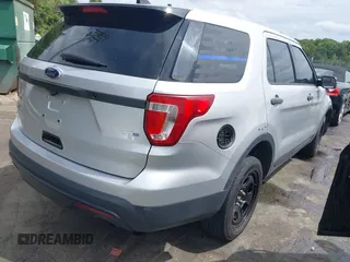 2016 Ford Police Interceptor Utility z VIN 1FM5K8AR5GGA04361, wystawiony jako IAAI lot #40237610 z przebiegiem 126 853 mil mil oraz . Historia ofert i sprzedaży dostępna na DreamBid. Obrazek 4.