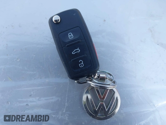 2018 Volkswagen Passat S z VIN 1VWAA7A35JC031938, wystawiony jako IAAI lot #42001015 z przebiegiem 109 450 mil mil oraz . Historia ofert i sprzedaży dostępna na DreamBid. Obrazek 11.