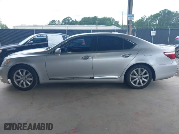 2007 Lexus LS 460 z VIN JTHBL46F575044235, wystawiony jako IAAI lot #42518998 z przebiegiem 224 489 mil mil oraz . Historia ofert i sprzedaży dostępna na DreamBid. Obrazek 15.