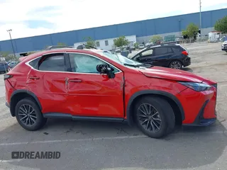 2024 Lexus NX 350h Premium z VIN 2T2GKCEZ7RC025509, wystawiony jako IAAI lot #41998061 z przebiegiem 29 737 mil mil oraz . Historia ofert i sprzedaży dostępna na DreamBid. Obrazek 12.