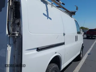 2012 Chevrolet Express Cargo z VIN 1GCWGFCA8C1179156, wystawiony jako IAAI lot #42619582 z przebiegiem 168 910 mil mil oraz . Historia ofert i sprzedaży dostępna na DreamBid. Obrazek 23.