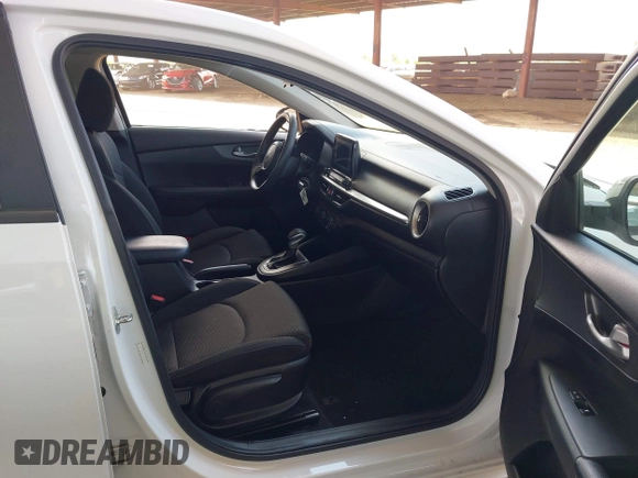 2020 Kia Forte LXS z VIN 3KPF24ADXLE152263, wystawiony jako IAAI lot #42218444 z przebiegiem 88 828 mil mil oraz . Historia ofert i sprzedaży dostępna na DreamBid. Obrazek 5.