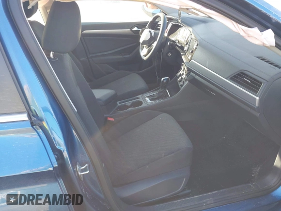 2021 Volkswagen Jetta S z VIN 3VWC57BU0MM054745, wystawiony jako IAAI lot #39772920 z przebiegiem 31 453 mil mil oraz . Historia ofert i sprzedaży dostępna na DreamBid. Obrazek 5.