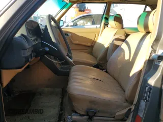 1981 Mercedes-Benz 300 D с VIN WDBAB30A6BB226915, выставлен на аукционе Copart как лот 87743925 с пробегом 241 960 миль миль и Списание • Salvage title. История ставок и продаж доступна на DreamBid. Изображение 7.