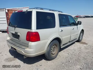 2006 Lincoln Navigator Luxury with VIN 5LMFU27566LJ23992, listed as a IAAI auction lot 41724936 with 189,727 mi miles. Bid and sale history available at carsss.com. Image 4.