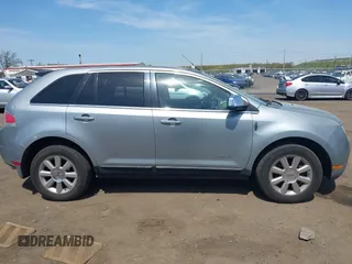 2007 Lincoln MKX z VIN 2LMDU88C67BJ30425, wystawiony jako IAAI lot #42102247 z przebiegiem 115 270 mil mil oraz . Historia ofert i sprzedaży dostępna na DreamBid. Obrazek 13.