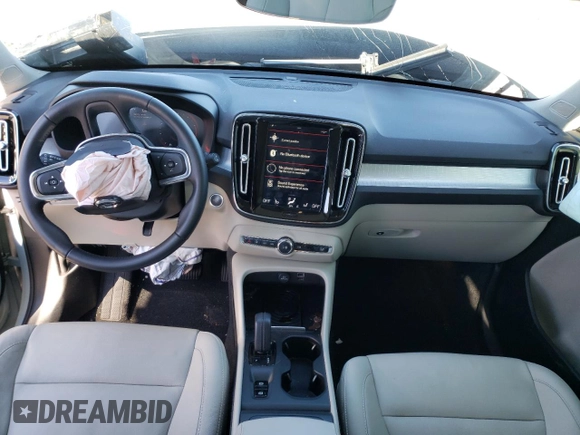 2019 Volvo XC40 Momentum z VIN YV4162XZ0K2004248, wystawiony jako Copart lot #67980802 z przebiegiem 69 296 mil mil oraz . Historia ofert i sprzedaży dostępna na DreamBid. Obrazek 8.