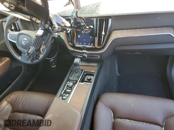 2021 Volvo XC60 Momentum with VIN YV4A22RKXM1684809, listed as a Copart auction lot 86790664 with 32,070 mi miles and Salvage title. Bid and sale history available at DreamBid. Image 8.