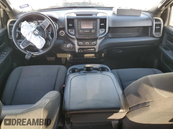 2023 Ram 2500 Tradesman z VIN 3C6UR5CJ9PG518386, wystawiony jako Copart lot #52700975 z przebiegiem 17 637 mil mil oraz Szkoda całkowita • Salvage title. Historia ofert i sprzedaży dostępna na DreamBid. Obrazek 8.
