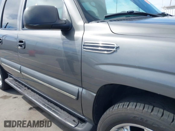 2002 Chevrolet Suburban LT with VIN 3GNEC16T52G208952, listed as a IAAI auction lot 41857120 with 1 mi miles. Bid and sale history available at carsss.com. Image 6.