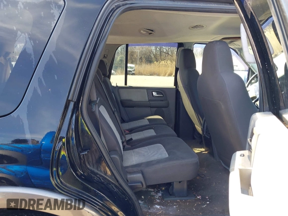 2004 Ford Expedition Special Service with VIN 1FMPU16L44LA17586, listed as a IAAI auction lot 41619534 with 140,299 mi miles. Bid and sale history available at carsss.com. Image 8.