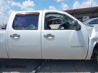 2011 GMC Sierra 1500 z VIN 3GTP2TE3XBG404001, wystawiony jako IAAI lot #42076859 z przebiegiem Nie podano mil oraz . Historia ofert i sprzedaży dostępna na DreamBid. Obrazek 13.