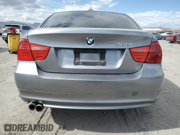 2011 BMW 3 Series 328i xDrive z VIN WBAPK5G58BNN26306, wystawiony jako Copart lot #54790895 z przebiegiem 108 641 mil mil oraz Szkody całkowita. Historia ofert i sprzedaży dostępna na DreamBid. Obrazek 6.