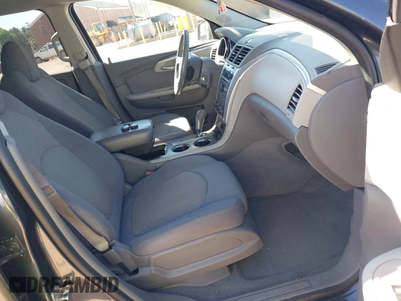 2012 Chevrolet Traverse LS z VIN 1GNKRFED8CJ294587, wystawiony jako IAAI lot #42054914 z przebiegiem 170 136 mil mil oraz . Historia ofert i sprzedaży dostępna na DreamBid. Obrazek 5.