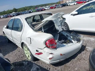 2000 Nissan Maxima GXE z VIN JN1CA31D3YT535608, wystawiony jako IAAI lot #40024772 z przebiegiem 282 778 mil mil oraz . Historia ofert i sprzedaży dostępna na DreamBid. Obrazek 3.