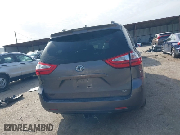 2018 Toyota Sienna XLE Auto Access Seat with VIN 5TDYZ3DC3JS951774, listed as a IAAI auction lot 41567595 with 160,197 mi miles. Bid and sale history available at carsss.com. Image 16.