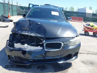 2013 BMW 3 Series 328i z VIN WBA3C1C56DF438426, wystawiony jako IAAI lot #42052101 z przebiegiem 180 524 mil mil oraz . Historia ofert i sprzedaży dostępna na DreamBid. Obrazek 12.