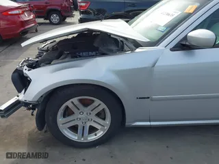 2007 Dodge Magnum R/T with VIN 2D4GV572X7H631139, listed as a IAAI auction lot 41230635 with 157,204 mi miles. Bid and sale history available at carsss.com. Image 18.