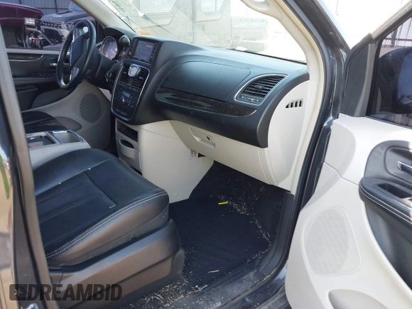 2014 Chrysler Town & Country Touring with VIN 2C4RC1BG0ER208505, listed as a IAAI auction lot 41775840 with 186,617 mi miles. Bid and sale history available at carsss.com. Image 5.