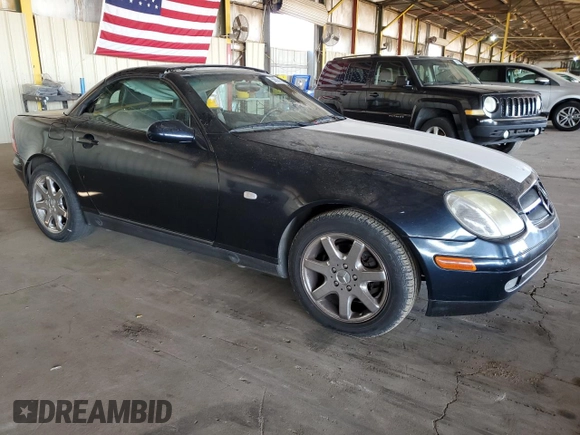 1998 Mercedes-Benz SLK 230/320 z VIN WDBKK47F5WF041183, wystawiony jako Copart lot #50688135 z przebiegiem 138 392 mil mil oraz Szkoda całkowita • Salvage title. Historia ofert i sprzedaży dostępna na DreamBid. Obrazek 4.